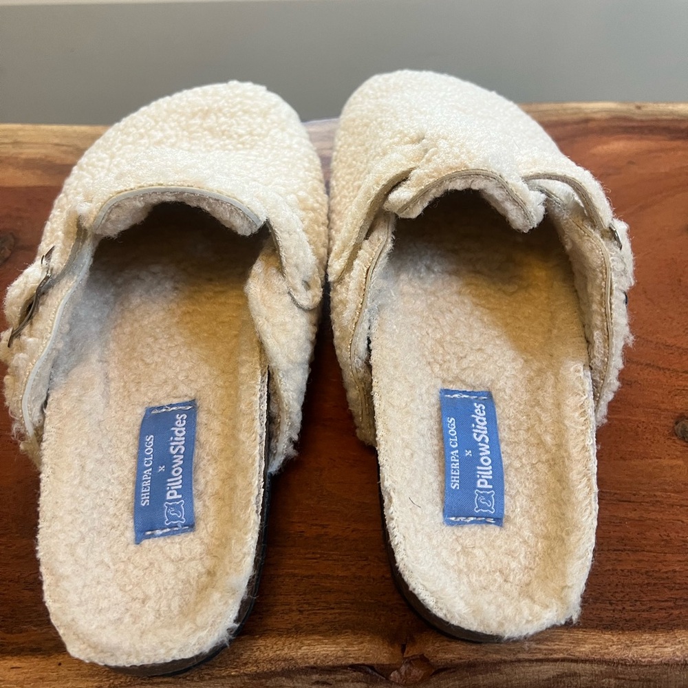 NWT Sherpa Clogs Size 8